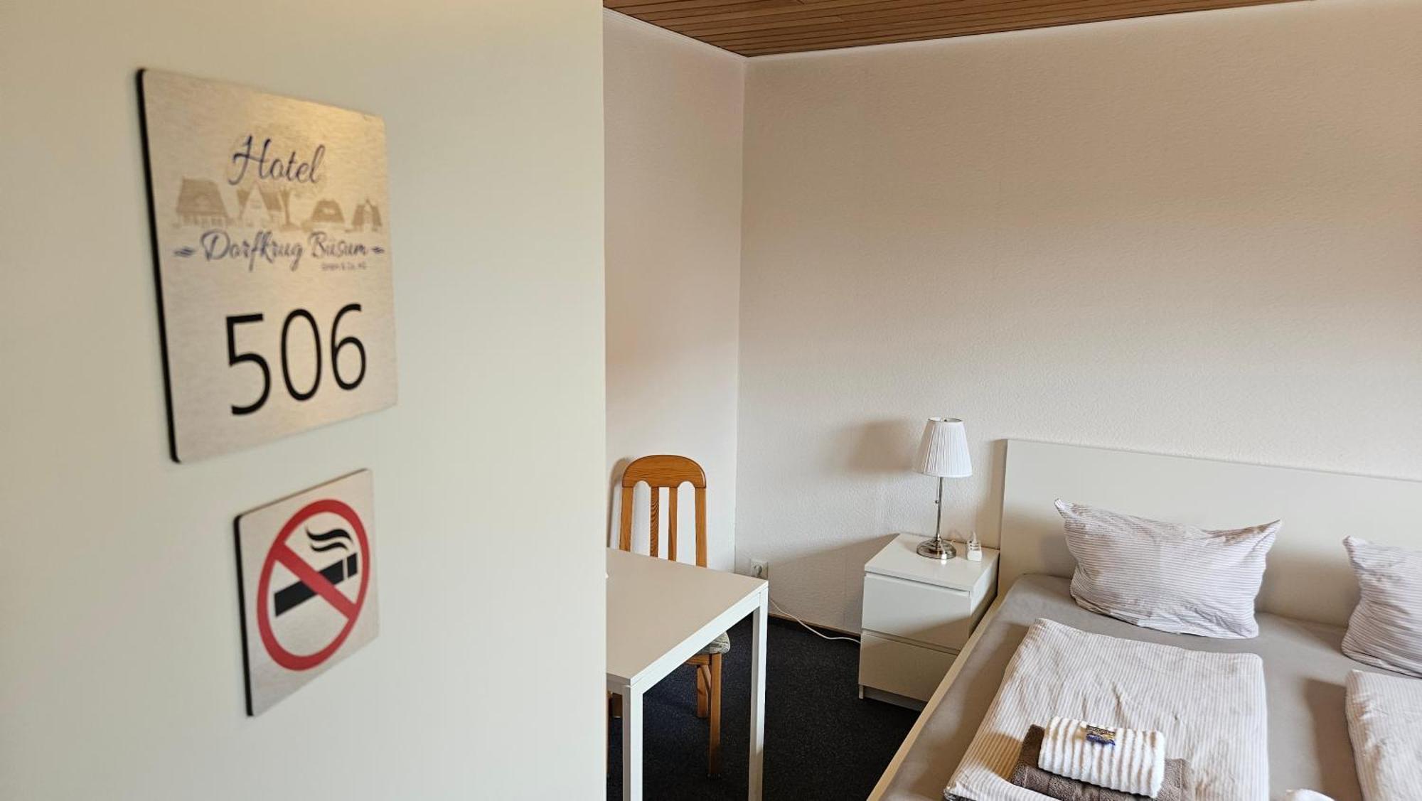 Hotel Dorfkrug Buesum - Guenstige Altbauzimmer Am Oland Luaran gambar
