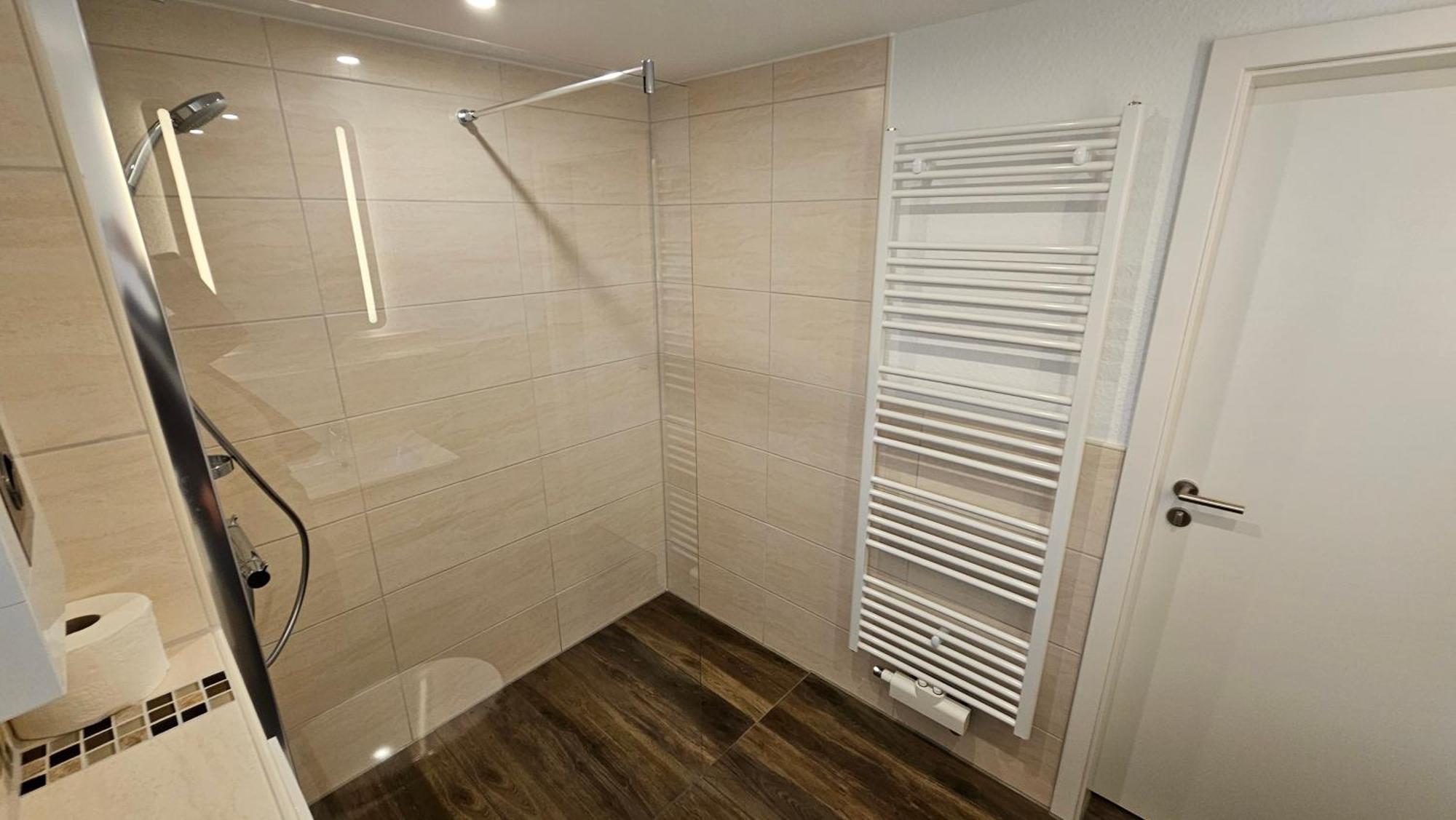 Hotel Dorfkrug Buesum - Guenstige Altbauzimmer Am Oland Luaran gambar