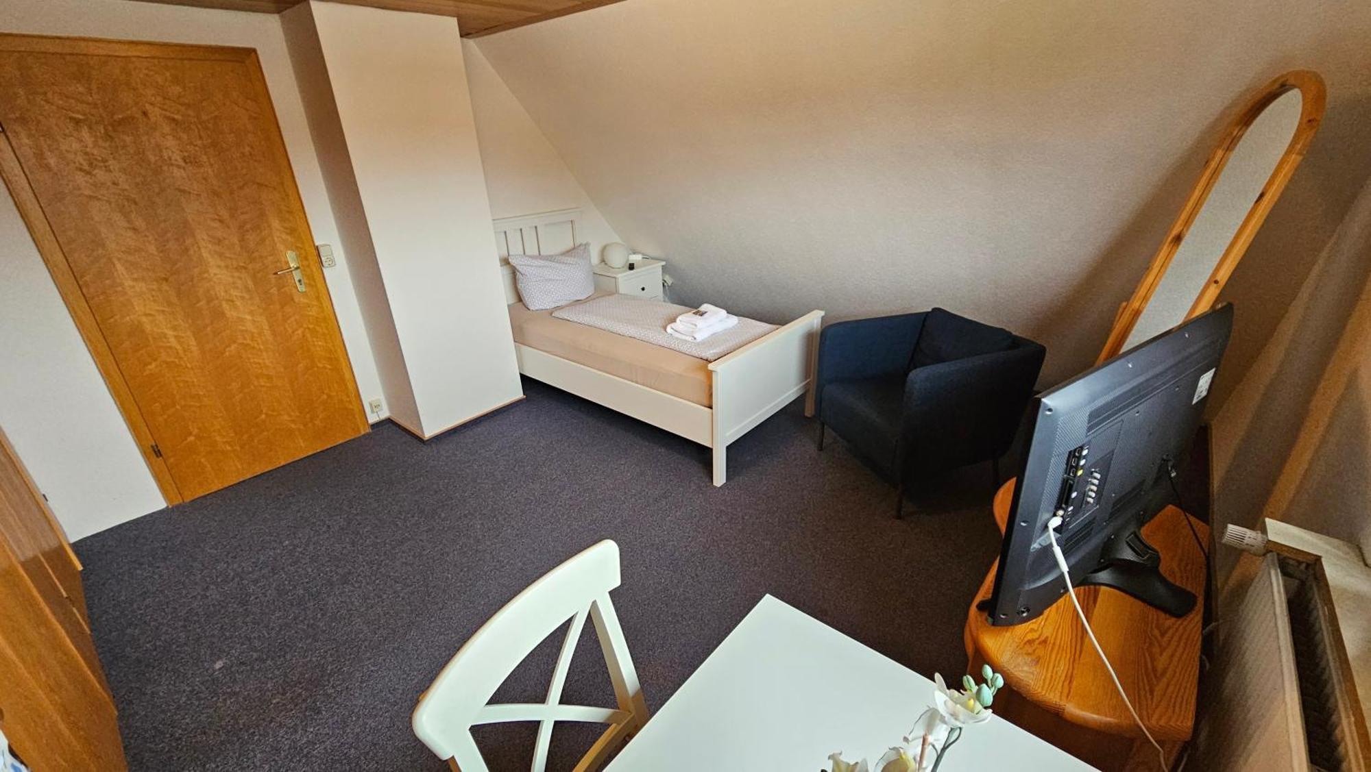 Hotel Dorfkrug Buesum - Guenstige Altbauzimmer Am Oland Bilik gambar